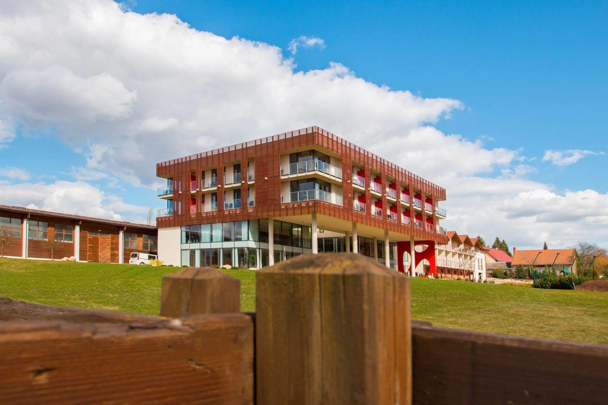 K-Triumf Resort Velichovky Exterior foto